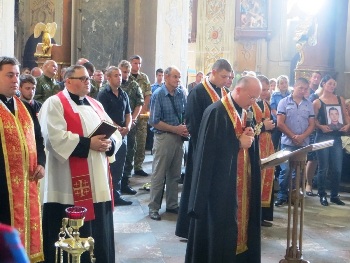 У Гарнізонному храмі львів’яни попрощались із новітнім Героєм України Владиславом Домченком